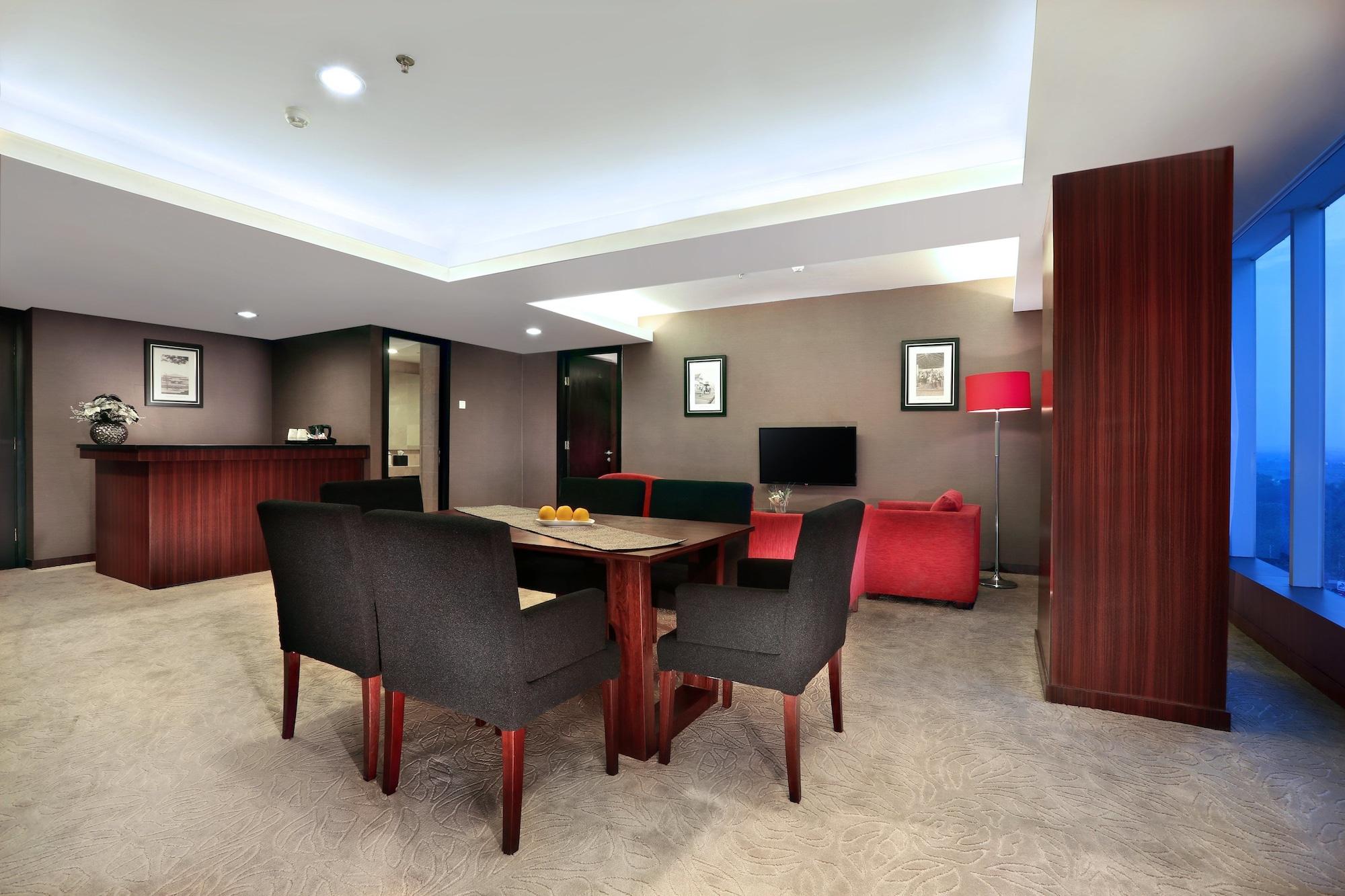 Aston Madiun Hotel & Conference Center Dış mekan fotoğraf