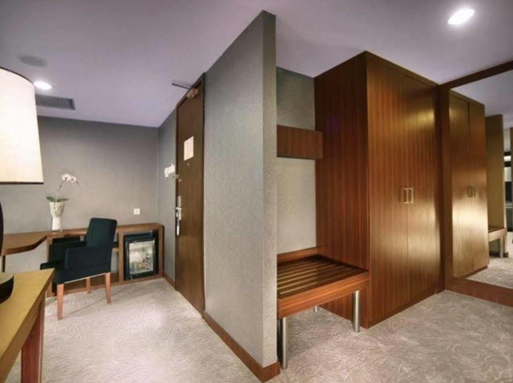 Aston Madiun Hotel & Conference Center Dış mekan fotoğraf