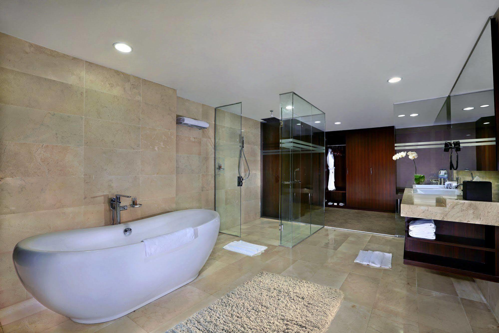 Aston Madiun Hotel & Conference Center Dış mekan fotoğraf