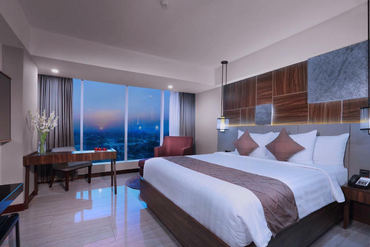 Aston Madiun Hotel & Conference Center Dış mekan fotoğraf